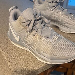 Nike Light Gray Sports Shoes